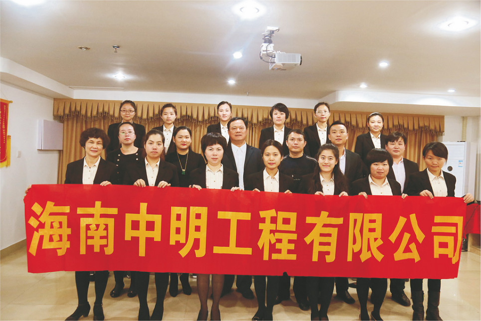 公司行政和公司領導合影.jpg